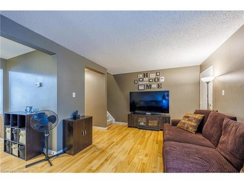 25-409 Thompson Road, London, ON - Indoor Photo Showing Living Room