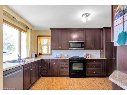 25 Elgin Street, Tillsonburg, ON - Indoor Photo Showing Kitchen