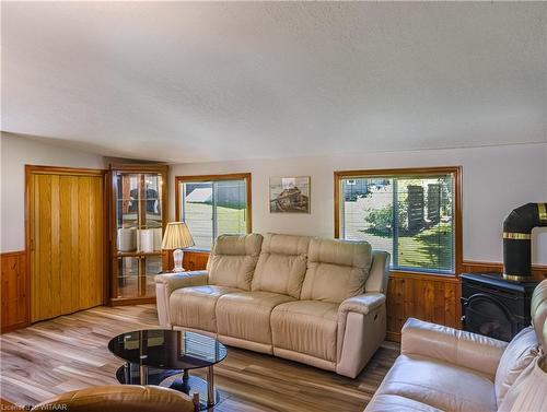 21 Tropicana-596101 Highway 59, East Zorra Tavistock, ON - Indoor Photo Showing Living Room