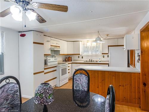 21 Tropicana-596101 Highway 59, East Zorra Tavistock, ON - Indoor Photo Showing Kitchen