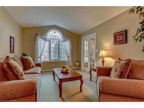 6 Seneca Place, Woodstock, ON - Indoor Photo Showing Living Room