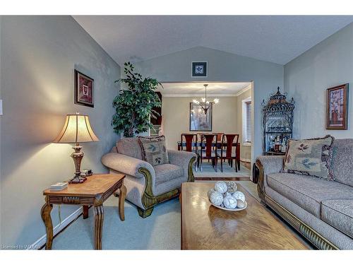 6 Seneca Place, Woodstock, ON - Indoor Photo Showing Living Room