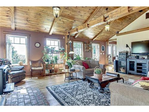 241 Concession 1 Road, Port Rowan, ON - Indoor Photo Showing Living Room