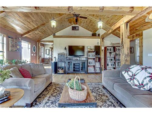 241 Concession 1 Road, Port Rowan, ON - Indoor Photo Showing Living Room