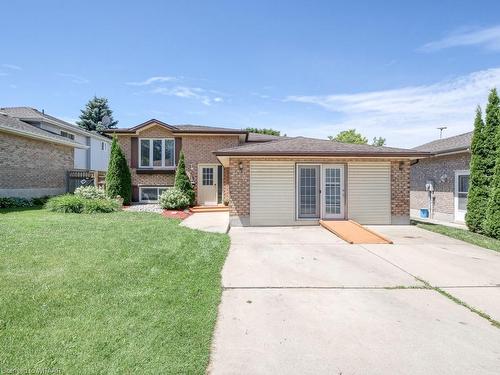 10 Pinehurst Drive, Woodstock, ON - Outdoor With Facade