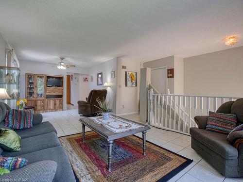 10 Pinehurst Drive, Woodstock, ON - Indoor Photo Showing Living Room