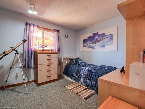 10 Pinehurst Drive, Woodstock, ON - Indoor Photo Showing Bedroom