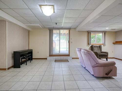 10 Pinehurst Drive, Woodstock, ON - Indoor Photo Showing Other Room