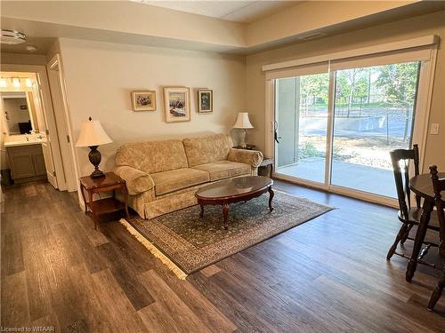 105-8 Centre Street, Norwich, ON - Indoor Photo Showing Living Room