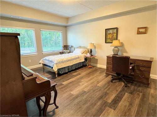 105-8 Centre Street, Norwich, ON - Indoor Photo Showing Bedroom