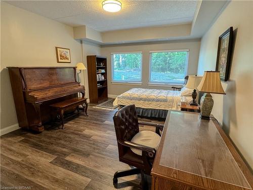 105-8 Centre Street, Norwich, ON - Indoor Photo Showing Bedroom