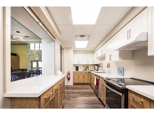 105-8 Centre Street, Norwich, ON - Indoor Photo Showing Kitchen With Upgraded Kitchen