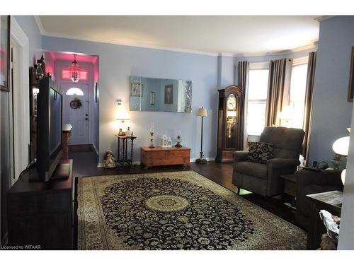 24 Clyde Street, Norwich, ON - Indoor Photo Showing Living Room