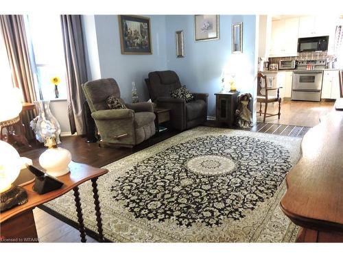 24 Clyde Street, Norwich, ON - Indoor Photo Showing Living Room