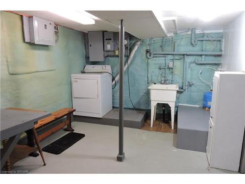 24 Clyde Street, Norwich, ON - Indoor Photo Showing Laundry Room