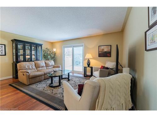 26 Jones Crescent, Tillsonburg, ON - Indoor Photo Showing Living Room