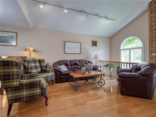 545 Lansdowne Avenue, Woodstock, ON - Indoor Photo Showing Living Room