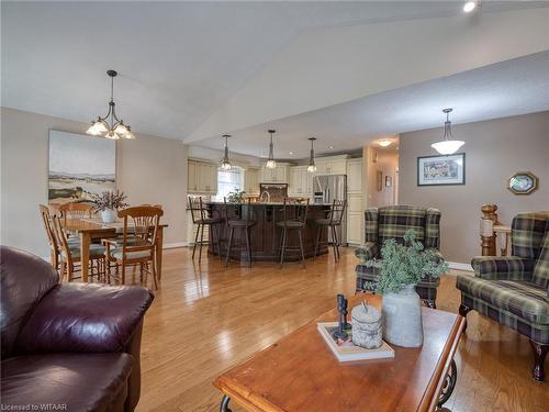 545 Lansdowne Avenue, Woodstock, ON - Indoor Photo Showing Living Room