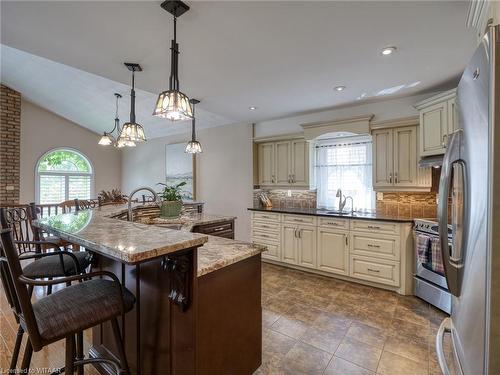 545 Lansdowne Avenue, Woodstock, ON - Indoor Photo Showing Kitchen With Upgraded Kitchen