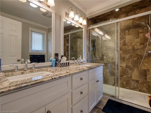 545 Lansdowne Avenue, Woodstock, ON - Indoor Photo Showing Bathroom