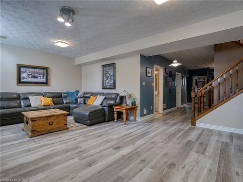 545 Lansdowne Avenue, Woodstock, ON - Indoor Photo Showing Living Room