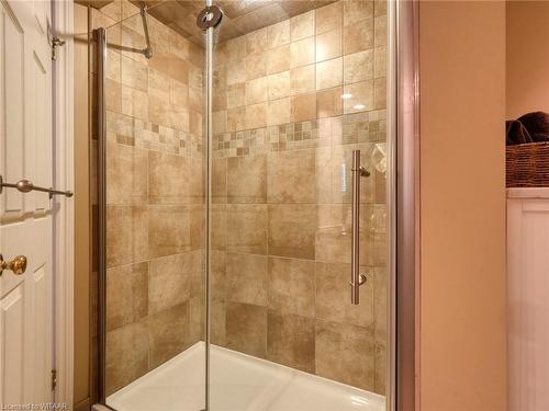 545 Lansdowne Avenue, Woodstock, ON - Indoor Photo Showing Bathroom