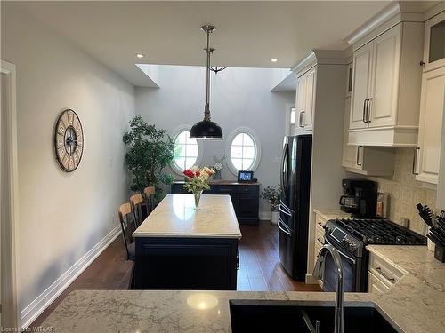 202-5 Wood Haven Drive, Tillsonburg, ON - Indoor Photo Showing Kitchen