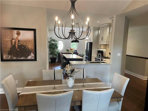 202-5 Wood Haven Drive, Tillsonburg, ON - Indoor Photo Showing Dining Room