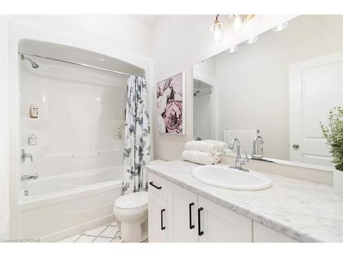 148 Denrich Avenue, Tillsonburg, ON - Indoor Photo Showing Bathroom