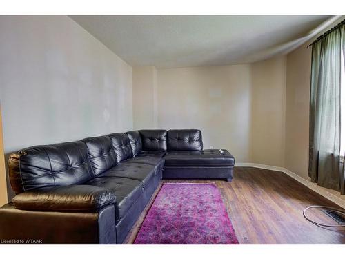 11-13 Victoria Street N, Woodstock, ON - Indoor Photo Showing Living Room