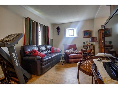 11-13 Victoria Street N, Woodstock, ON - Indoor Photo Showing Living Room