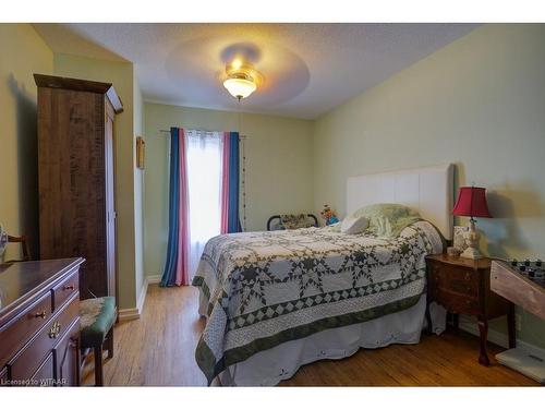 11-13 Victoria Street N, Woodstock, ON - Indoor Photo Showing Bedroom