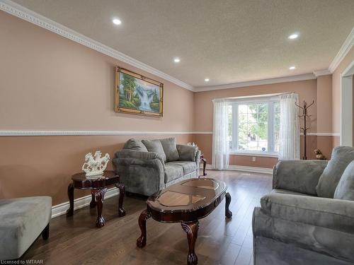 7 Duggan Drive, Brampton, ON - Indoor Photo Showing Living Room