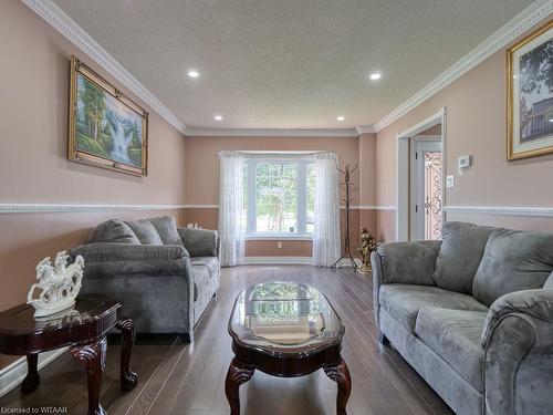 7 Duggan Drive, Brampton, ON - Indoor Photo Showing Living Room