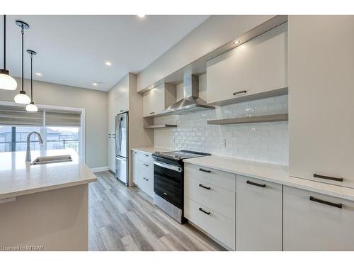 1004-361 Quarter Town Line, Tillsonburg, ON - Indoor Photo Showing Kitchen With Upgraded Kitchen