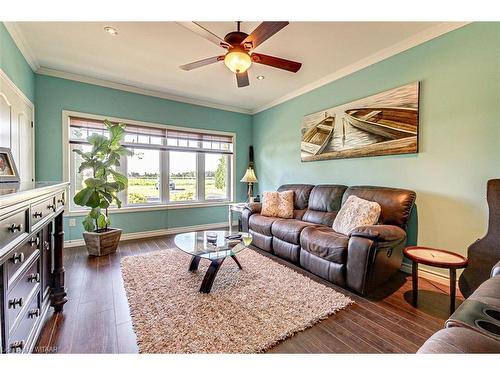 145630 Potters Road, Norwich (Twp), ON - Indoor Photo Showing Living Room