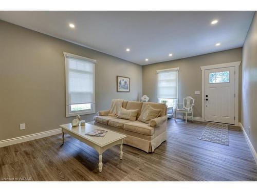 512 Edward Street, Woodstock, ON - Indoor Photo Showing Living Room