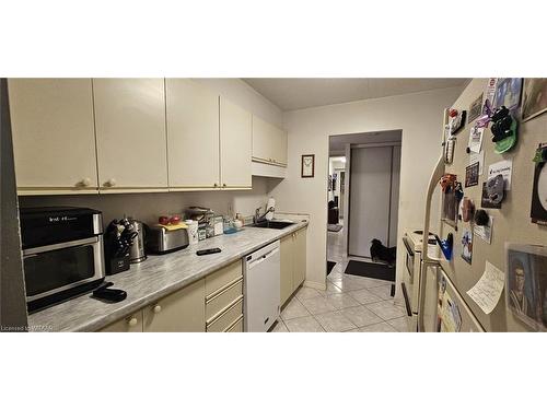 203-159 Ferguson Drive, Woodstock, ON - Indoor Photo Showing Kitchen