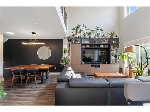 14-3202 Vivian Line, Stratford, ON - Indoor Photo Showing Living Room