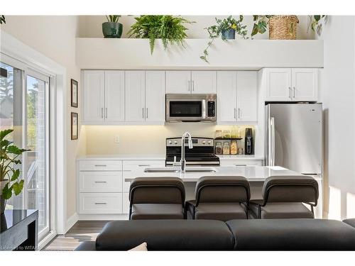 14-3202 Vivian Line, Stratford, ON - Indoor Photo Showing Kitchen