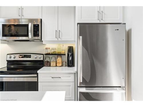 14-3202 Vivian Line, Stratford, ON - Indoor Photo Showing Kitchen