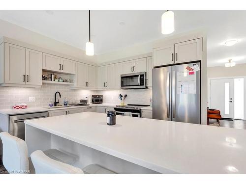 803-360 Quarter Town Line Road, Tillsonburg, ON - Indoor Photo Showing Kitchen With Upgraded Kitchen