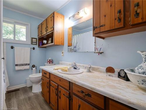 889 Norfolk County Rd 28, Norfolk County, ON - Indoor Photo Showing Bathroom