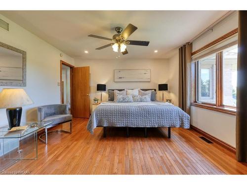 6325 Dundas Street, Thames Centre, ON - Indoor Photo Showing Bedroom