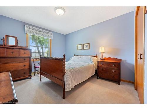 7 Cardinal Court, Tillsonburg, ON - Indoor Photo Showing Bedroom