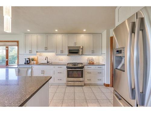 6325 Dundas Street, Thames Centre, ON - Indoor Photo Showing Kitchen With Upgraded Kitchen