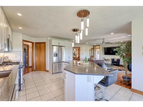 6325 Dundas Street, Thames Centre, ON - Indoor Photo Showing Kitchen With Upgraded Kitchen