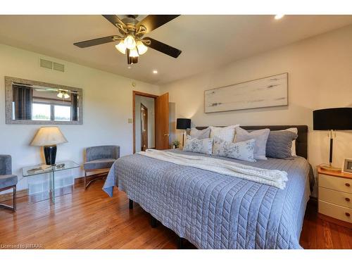 6325 Dundas Street, Thames Centre, ON - Indoor Photo Showing Bedroom