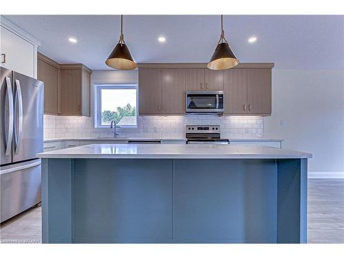 240 Fifth Avenue, Woodstock, ON - Indoor Photo Showing Kitchen With Upgraded Kitchen