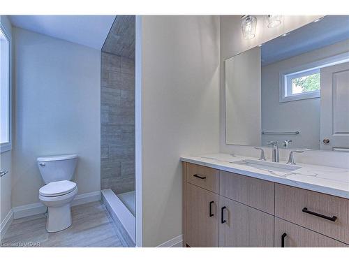 240 Fifth Avenue, Woodstock, ON - Indoor Photo Showing Bathroom